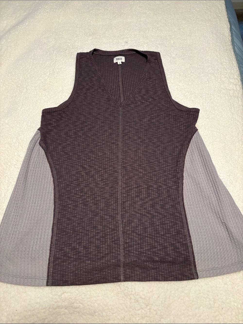 BKE Two-Tone V-Neck Tank Top in Plum and Light Gray